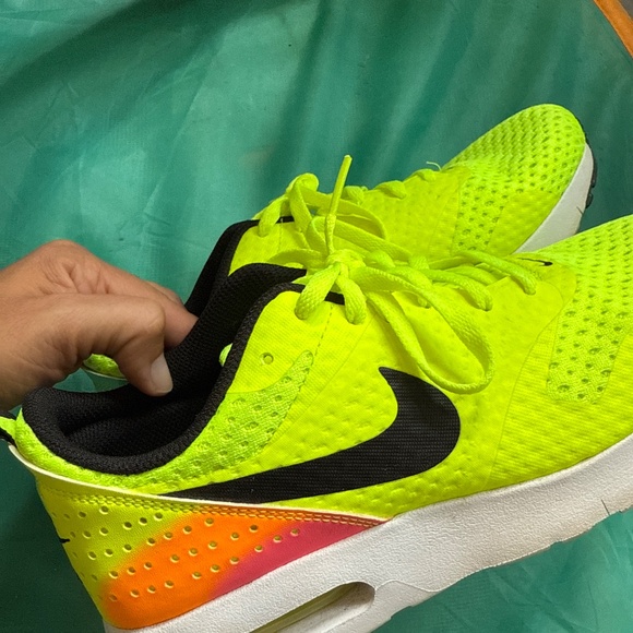 Nike shoes - Picture 3 of 6